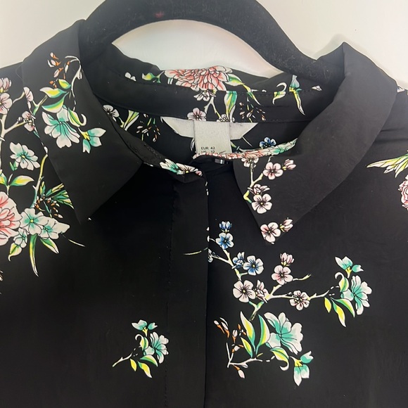 H&M size 12 button down blouse - Picture 3 of 9
